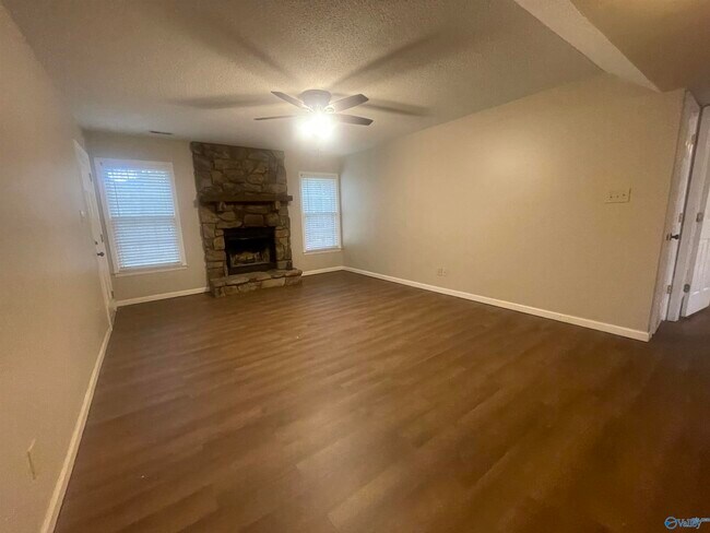 Building Photo - 1808 Hollytree Dr NW