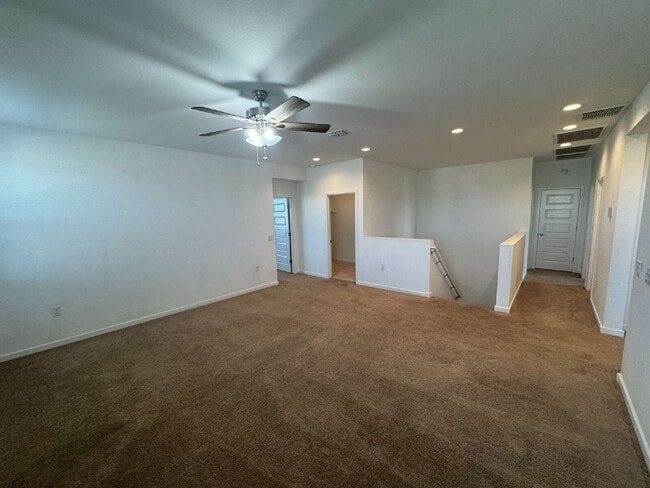 Building Photo - 288 W Chaska Trail