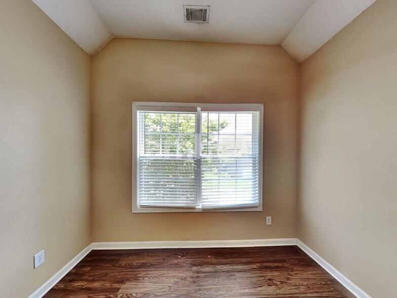 Building Photo - 3083 Newtons Crest Cir