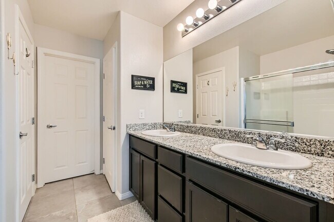Building Photo - GATED 2-STORY HOME!