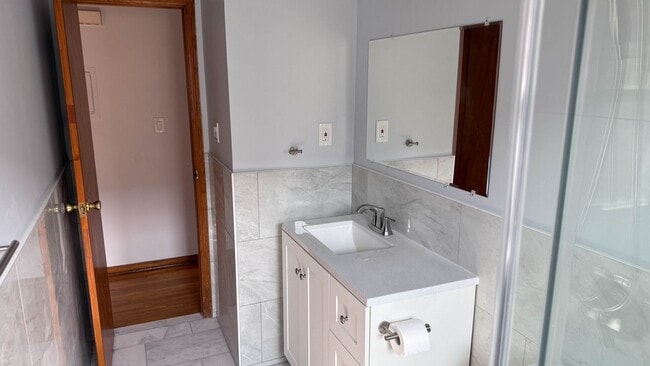 Building Photo - Charming 3BR , 2 BTHRM Duplex in Elizabeth