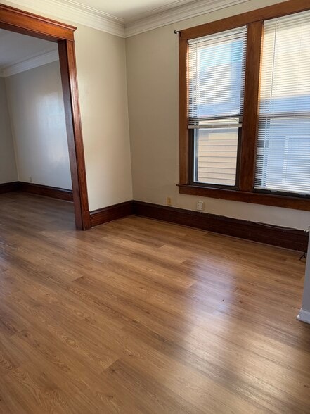 Dining Room - 3314 N Sacramento Ave