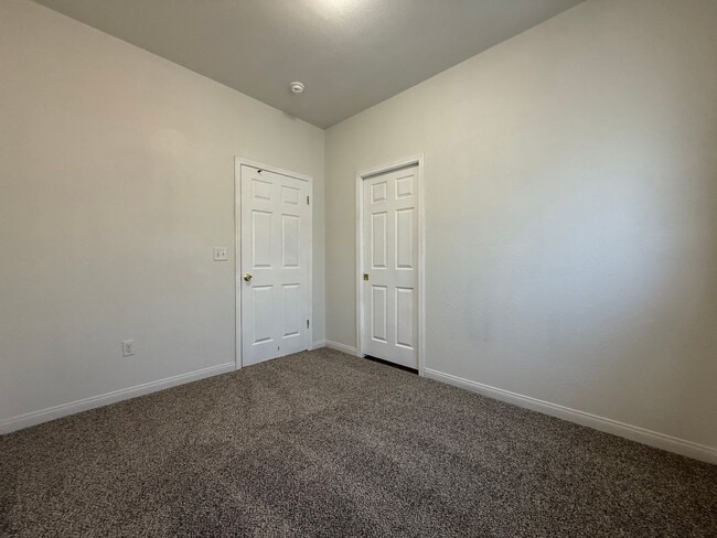 Building Photo - 516 2nd St