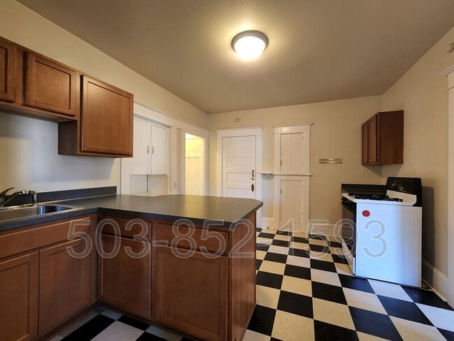 Building Photo - 3958 N Albina Ave