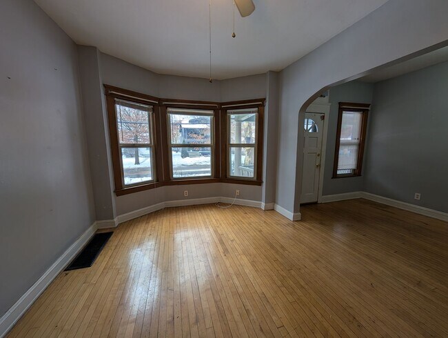 Building Photo - 5807-5807 Franklin Blvd