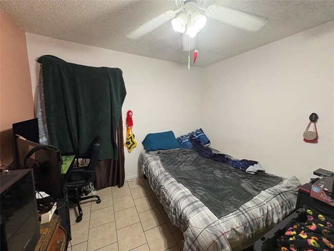 Building Photo - 8811 Pineridge Dr