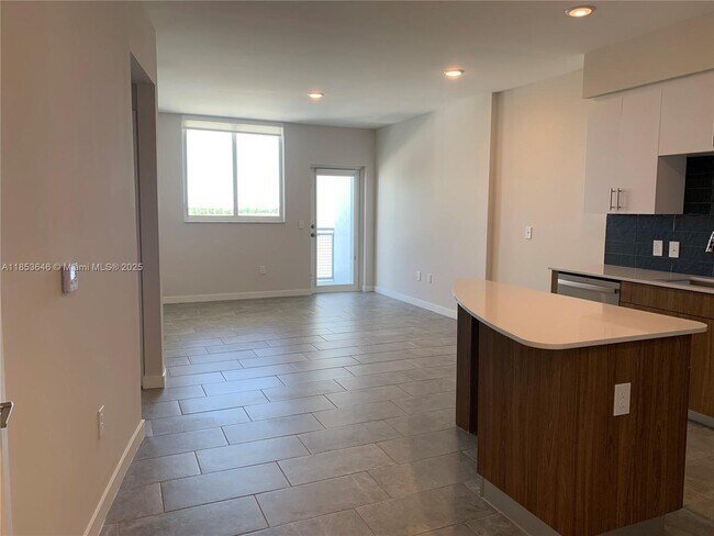 Building Photo - 2500 SW 22nd Terrace