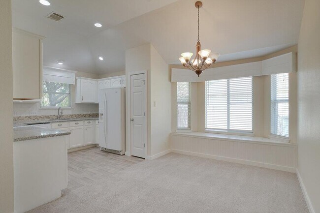 Building Photo - 402 Hickory Tree Dr