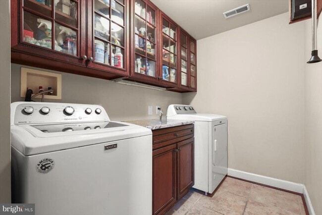 Building Photo - 921 Valencia Ct