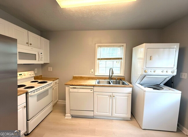 Building Photo - 1624 Terry Mill Rd SE