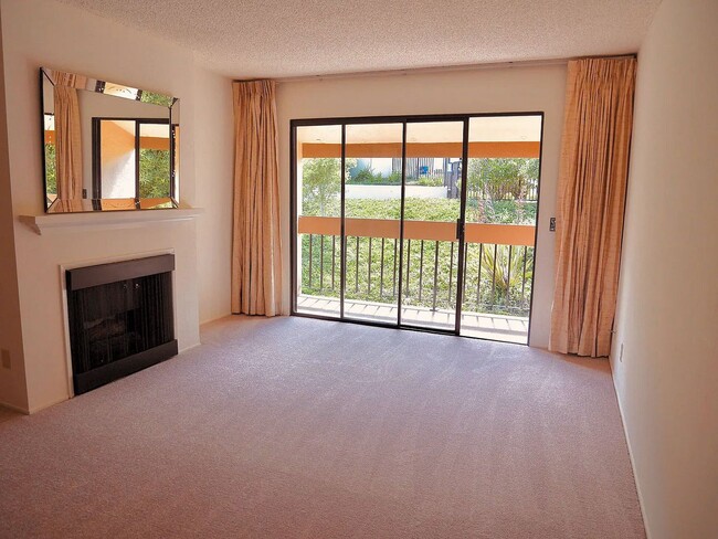 Building Photo - Golden Oaks 2 bedroom condo. Sweeping bay views. Rarely available..