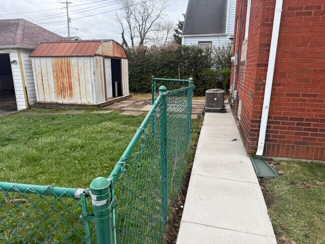Building Photo - 952 Bulen Ave