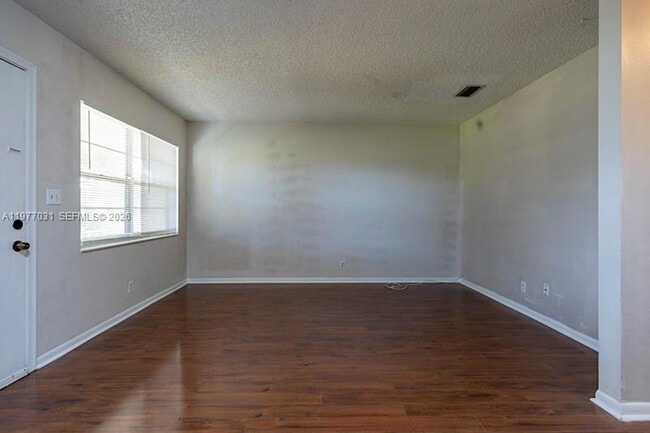 Building Photo - 5192 NE 6th Ave