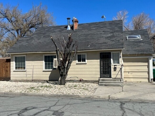 <b>Central Sparks 2 Bedroom Home <br><br> - Central Sparks 2 Bedroom Home 
