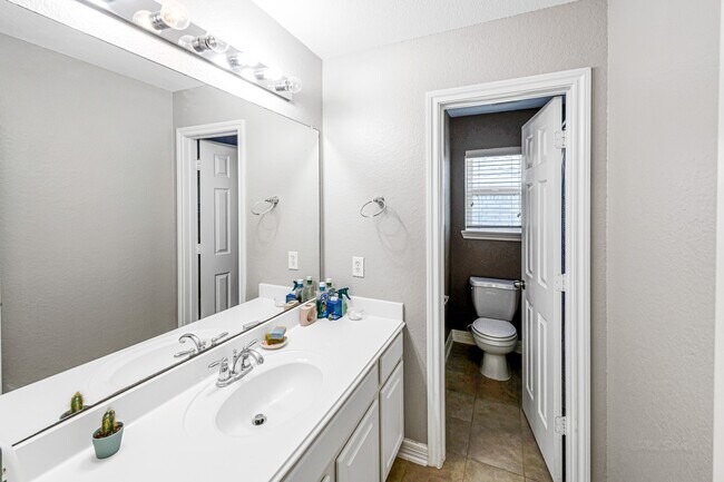 Building Photo - 27923 Barberry Banks Ln