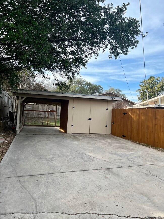 Building Photo - 3216 Urban Crest Dr