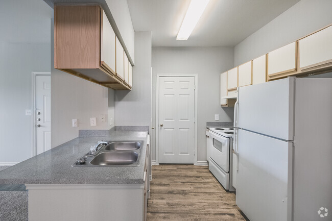 A2 1BR, 1BA - 787SF - Kitchen - Silverleaf Apartments