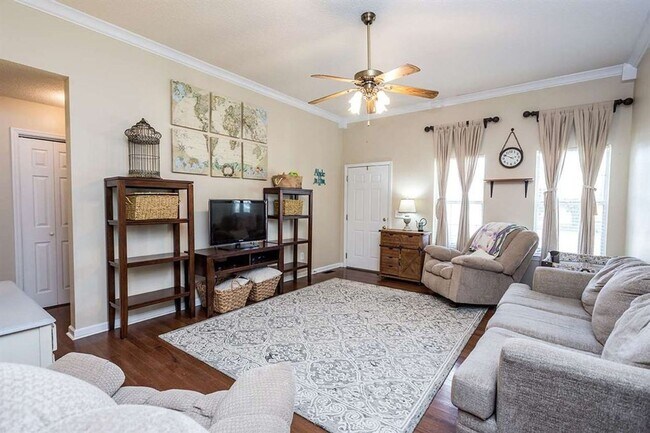 Building Photo - BEAUTIFUL SINGLE FAMILY HOME