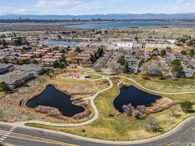 Building Photo - Spacious 2BD, 2BA Condo with Bonus Flex Room