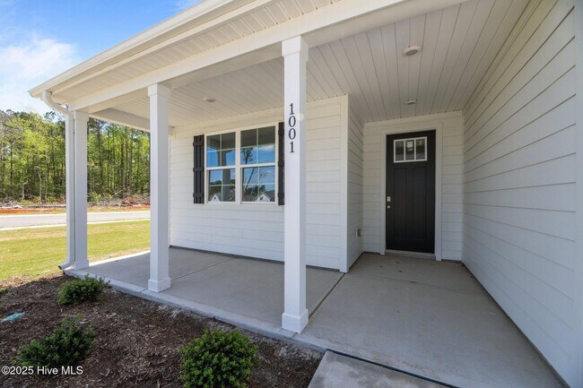 Building Photo - 1001 Tawney Trce