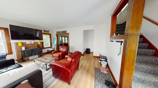 Building Photo - 806 Sylvan Ave