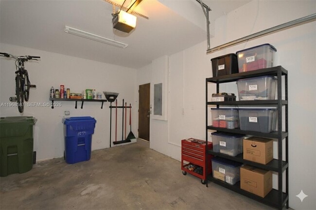 Building Photo - 2780 SW 33rd Ave