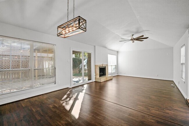 Building Photo - 12848 Westleigh Dr