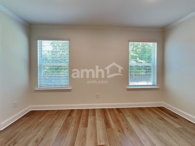 Building Photo - 6075 Rosemore Ln