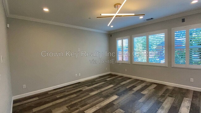 Building Photo - 416 E Solare Ave