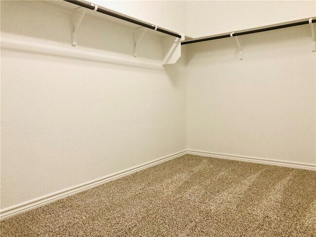 Building Photo - 1323 Ambler Dr