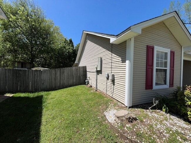 Building Photo - Nice Benton 3 bedroom 2 bathroom house.