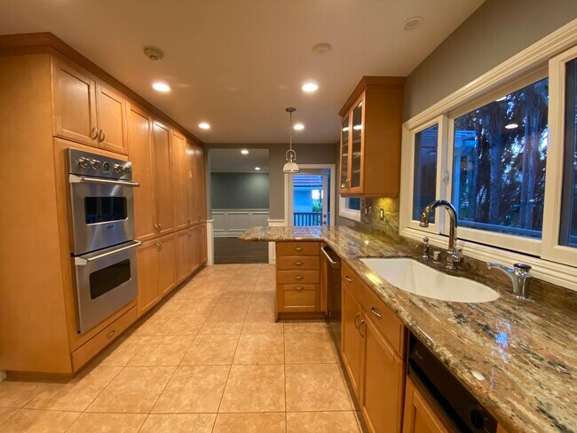 Building Photo - 10408 Summer Holly Cir