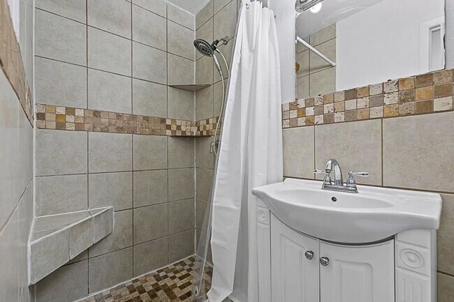 Building Photo - 5720 Wharton Dr