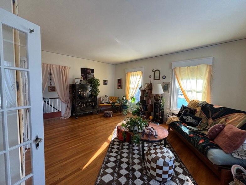 Building Photo - 150 Crescent St