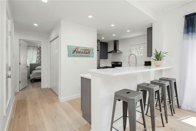 Building Photo - 1803 Bouldin Ave