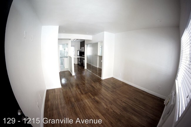 Interior Photo - 1215 Granville Ave