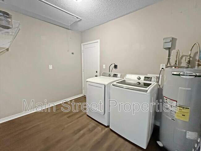 Building Photo - 7524 Sandy Creek Dr