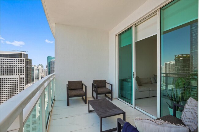 Building Photo - 950 Brickell Bay Dr