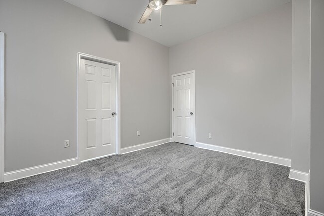 Building Photo - 4012 Fernhill Ave