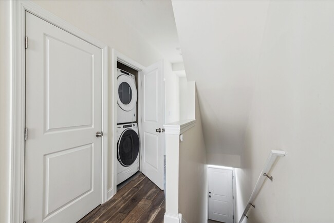 Building Photo - 4015 Baring St
