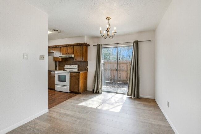 Building Photo - 217 Lazy Ln