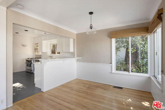 Building Photo - 3815 Franklin Ave