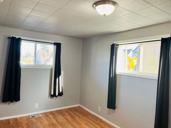 Building Photo - Charming West Bremerton Home