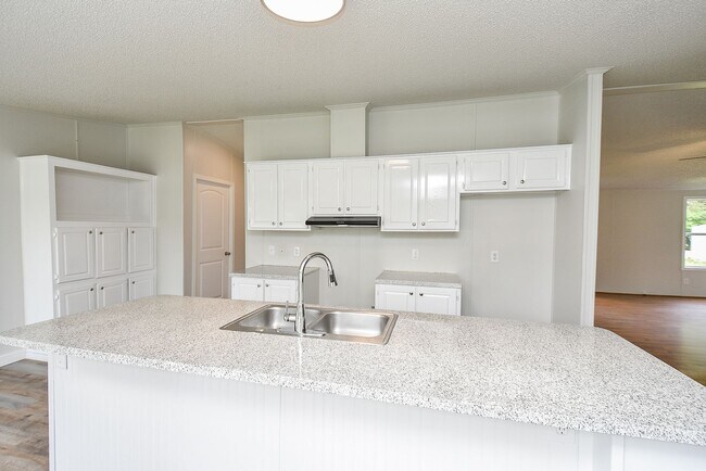 Building Photo - Double wide and magnificent Mobile Home in...