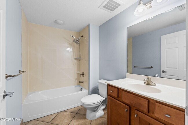 Building Photo - 2400 Grandiflora Blvd