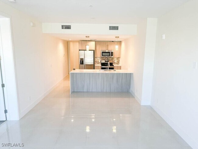 Building Photo - 15901 Pointe Cir