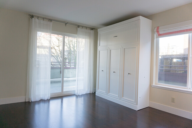 Building Photo - 1711 E Olive Way