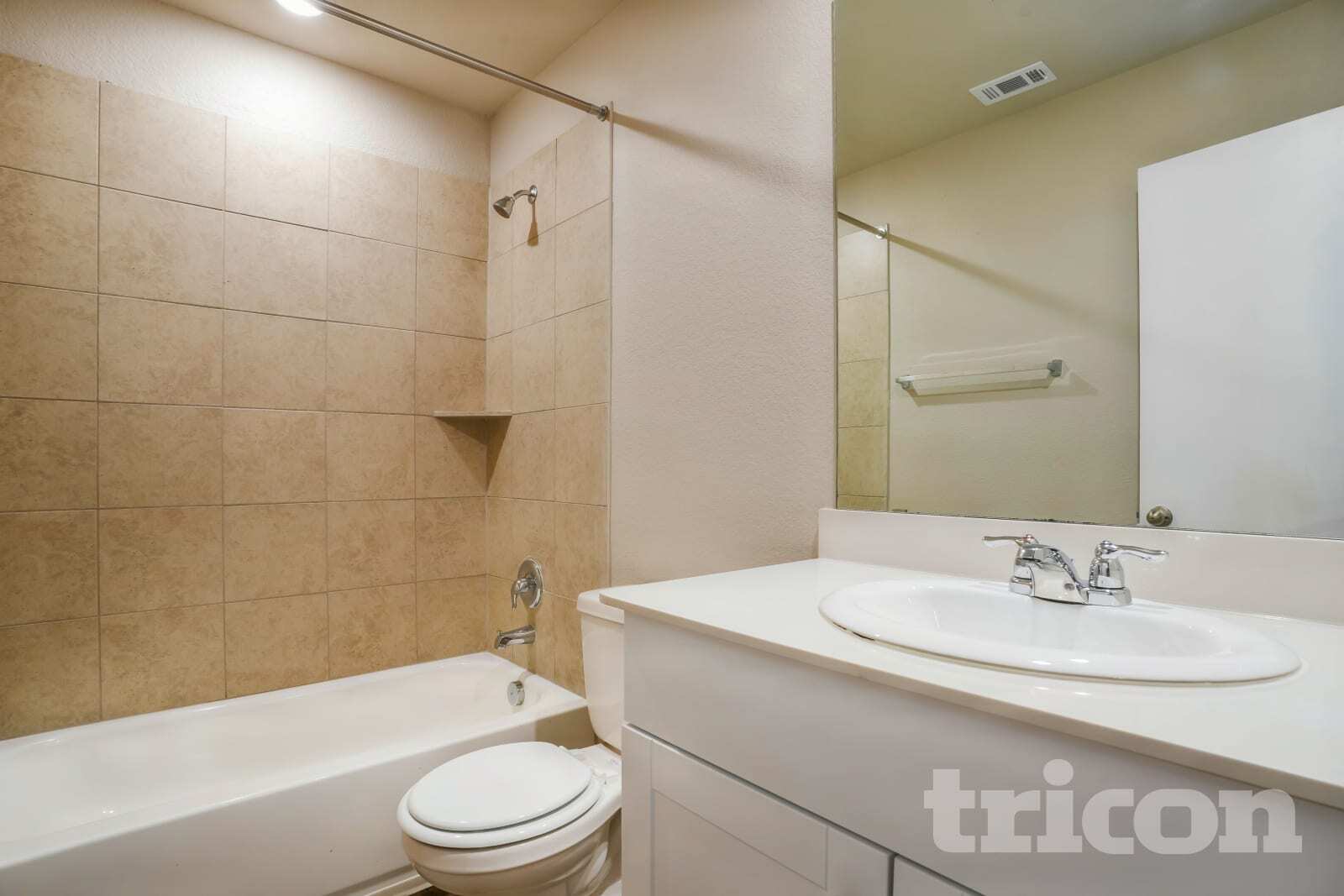 Building Photo - 5300 Saddle Clb Dr