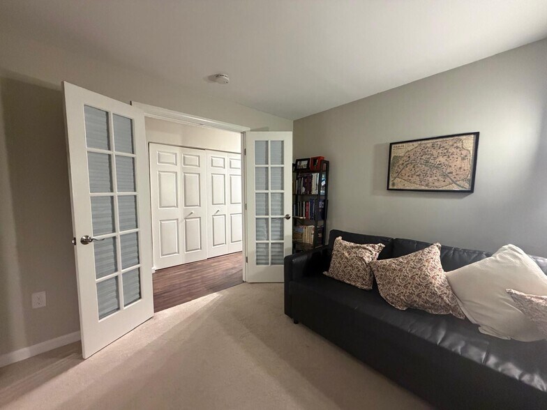 Building Photo - 100 Boatswains Way