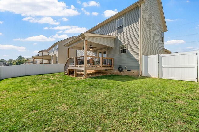 Building Photo - Modern Home in The Quarry Subdivision!